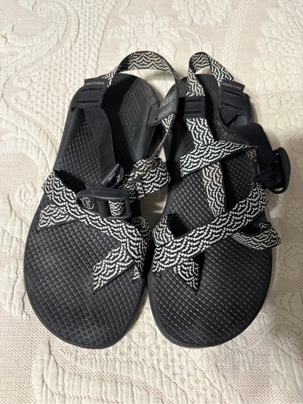 Chaco Cloud Women's Black Sandals with White Patterned Straps sz 9 comfy